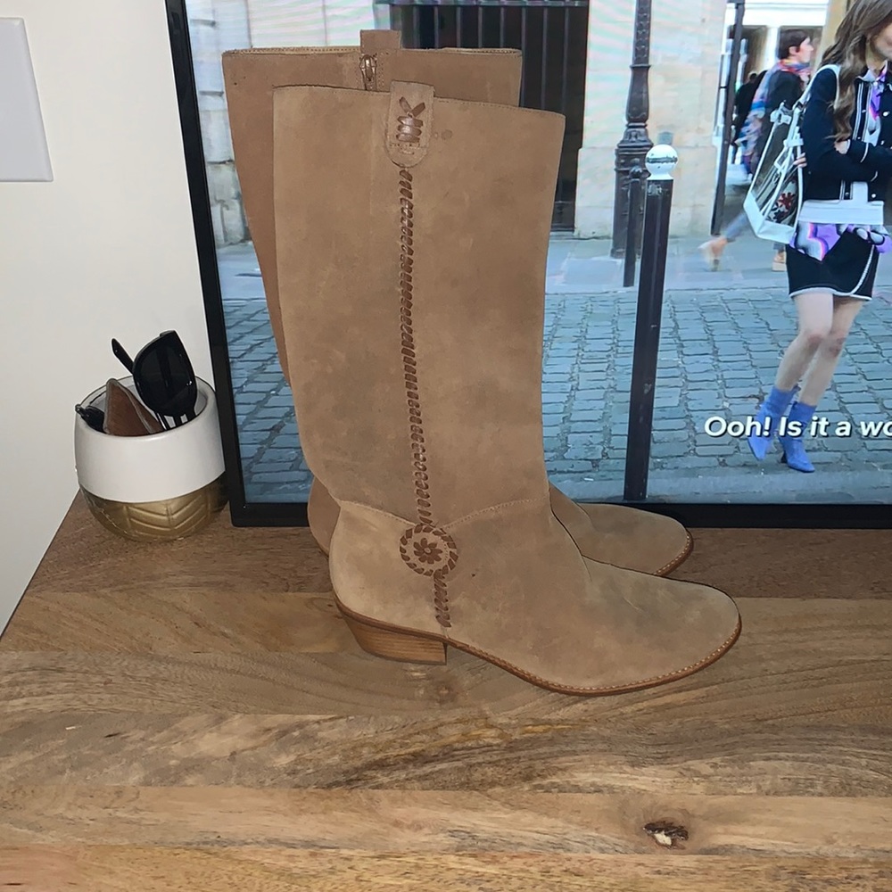 They have been worn once. They are from jack rogers and practically brand new!